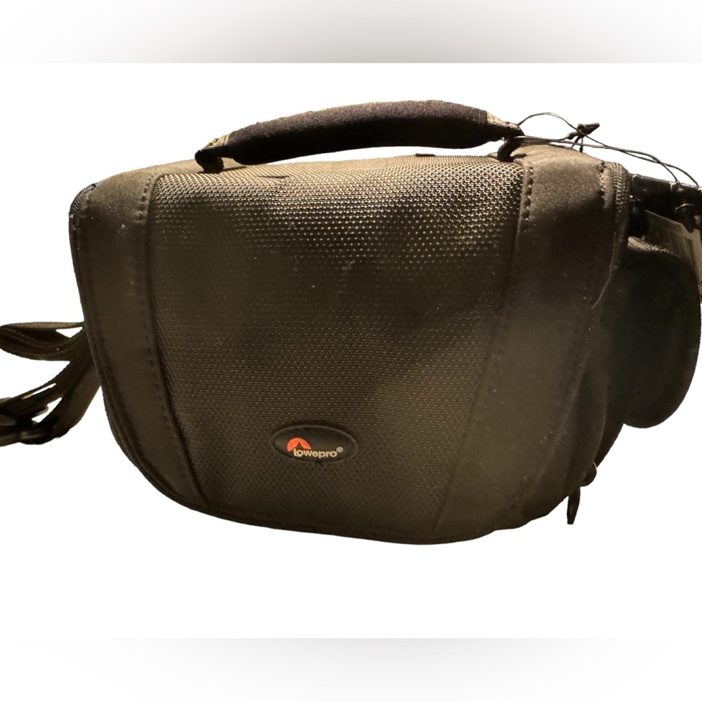 High End Unused Lowepro Black Edit 110 Digital Video Camera Bag NWT MINTY